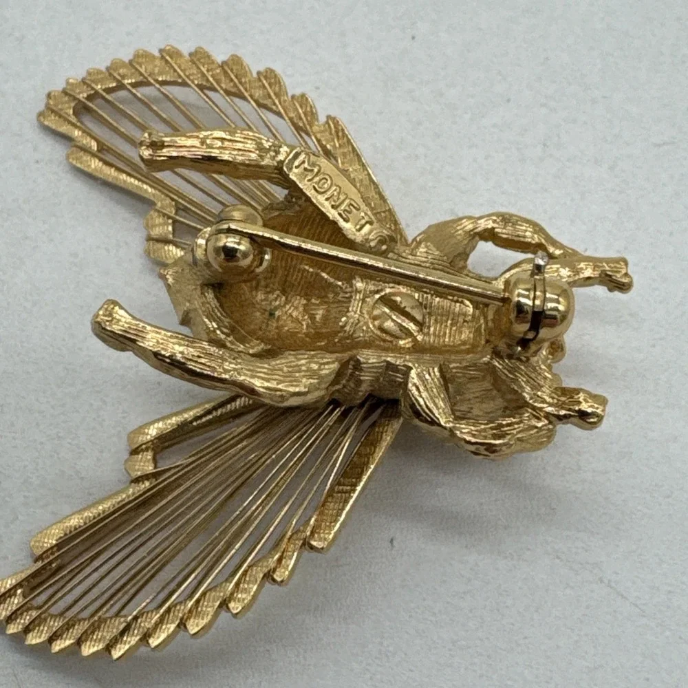 Monet Bumble Bee Brooch Gold Tone Honey Bee Insect Wire Filigree Wings 1.5